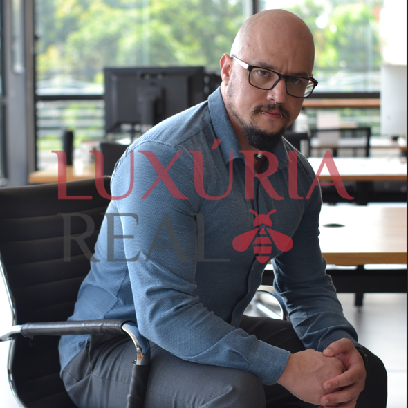 Foto Corpo com Rosto Coberto