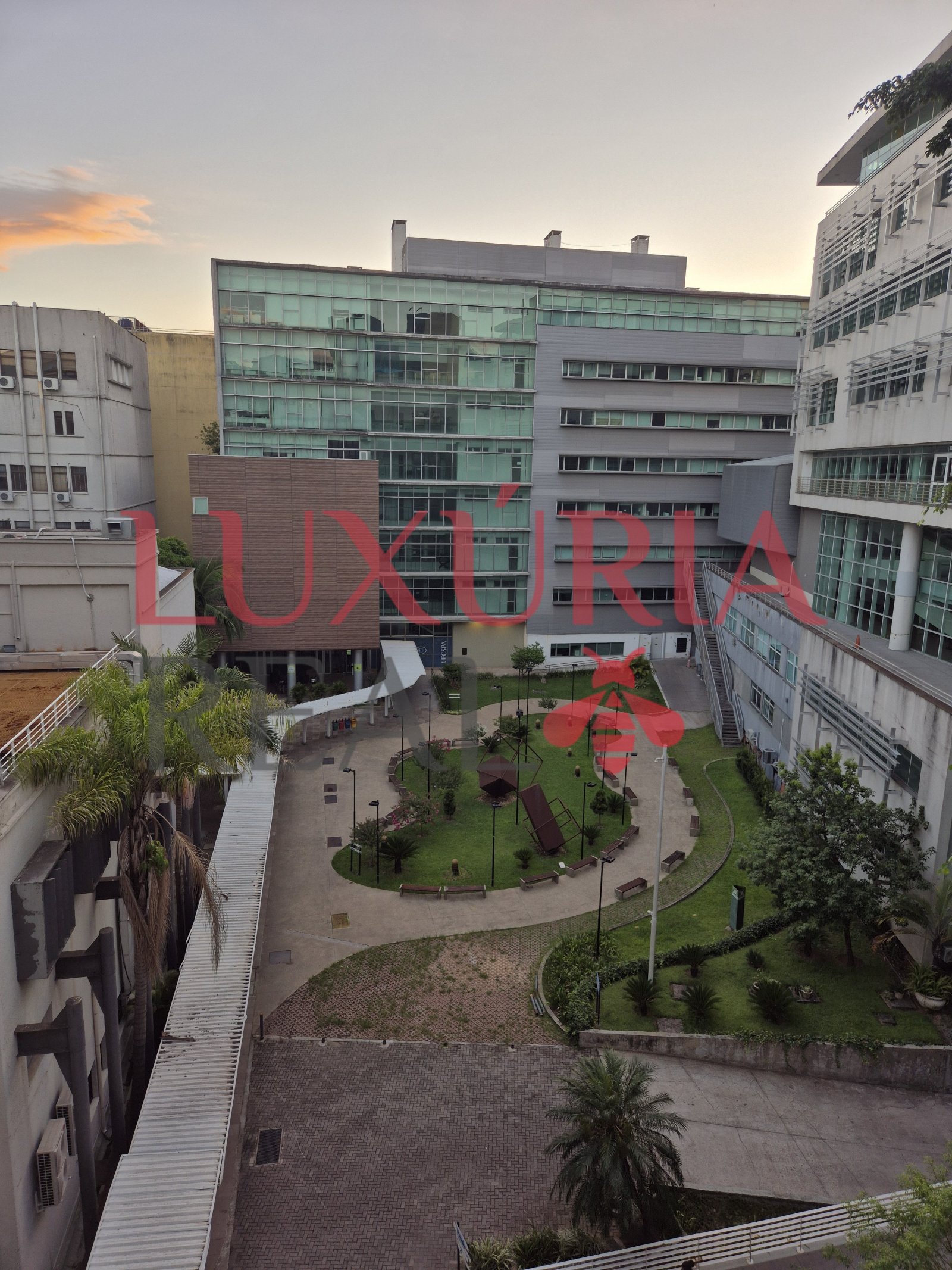 Foto Corpo com Rosto Coberto