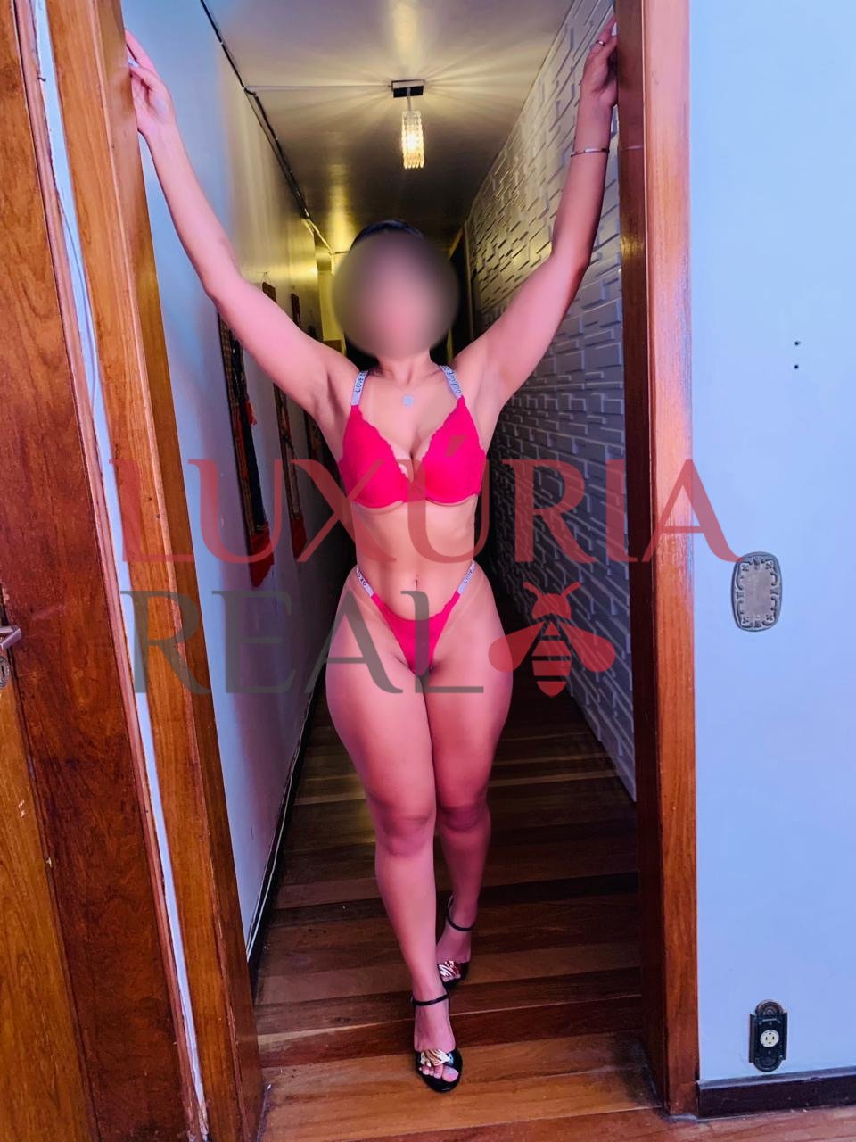 Foto Corpo com Rosto Coberto